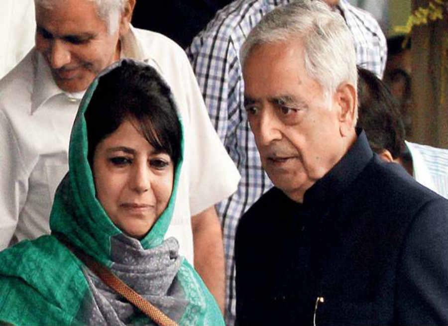 Mufti, Mehbooba grieve over labourers’ death in Chanderkote blaze